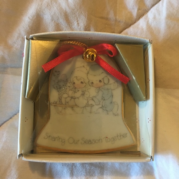 Vintage 1986 Precious Moments Ornament "Sharing our Season Together" - Picture 2 of 3